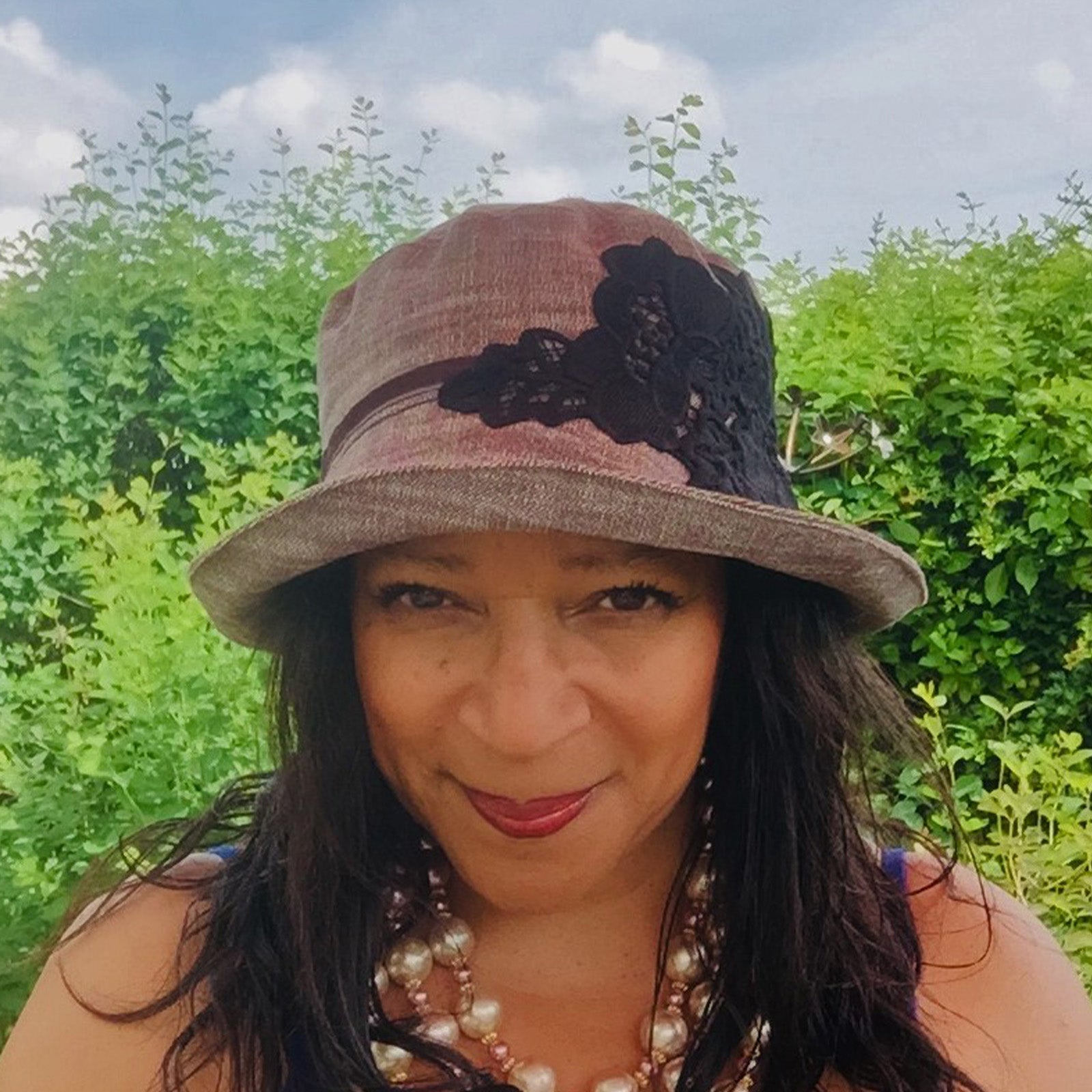 Medium Brim Downton Style