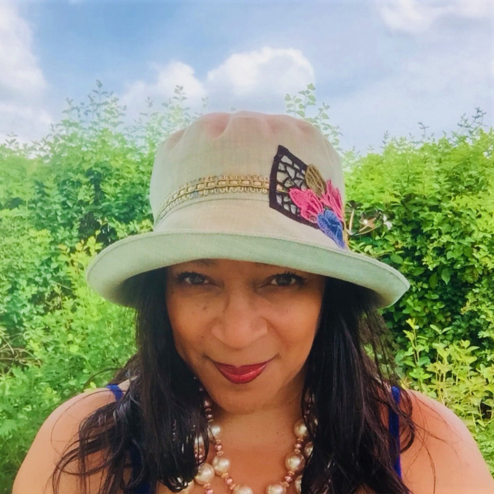 Medium Brim Downton Style